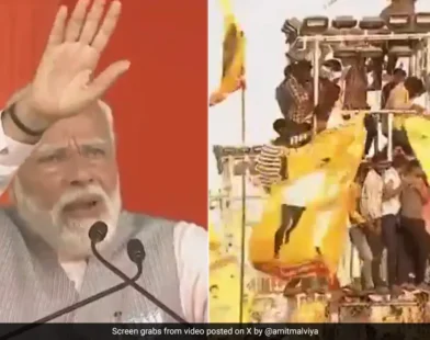 Safety ,Get Them Down": PM Modi As People Climbed Tower At Andhra Rally